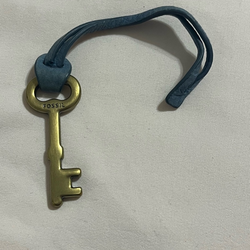 Fossil purse replacement is Key Fob blue leather cord 5” - Picture 6 of 6